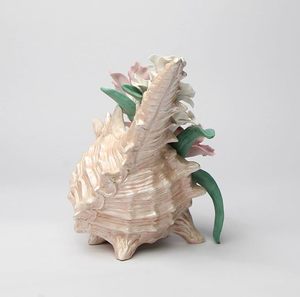 Vaso in <span class=keywords><strong>Ceramica</strong></span> Personalizzato, Regalo in Fine Porcellana con Fiori di Orchidea Rosa e Narciso in Figurina a Forma di Conchiglia - Product Image 5