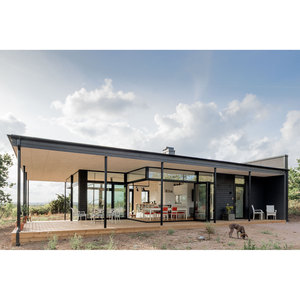 Villa moderna con estructura de acero ligero y diseño abierto para vivir al aire libre - Product Image 1