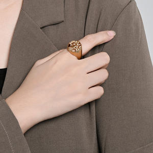 Anillo nórdico del árbol de la vida con engaste de garra de oro y acero, joyería de uso diario para mujer - Product Image 3