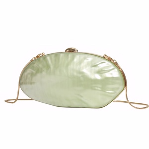 Bolso de Noche de Acrílico con Forma Irregular para Mujer, Estilo Vintage, con Cadena Metálica Extraíble, para Salir de Noche o Baile de Graduación - Product Image 3