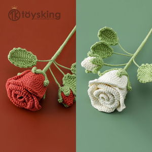 Bouquet éternel de roses en laine fait main, arrangement floral au crochet, décoration de mariage à domicile durable, cadeau romantique de luxe - Product Image 2