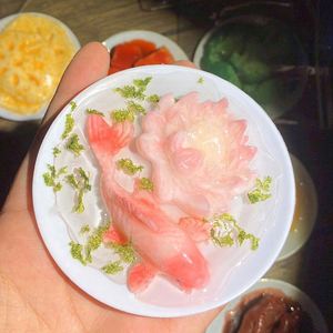 Juguete de descompresión TPR: Nuevo y adorable modelo de plato de comida china simulada, mini adorno de comida simulada. - Product Image 3