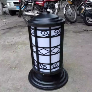 โคมไฟเสาสำหรับสวนกลางแจ้ง ตัวโคมทำจากเหล็ก ใช้หลอดไฟ LED ขั้ว E27 แบบกึ่งติดตั้งบนผนัง สำหรับตกแต่งลานบ้านและสวนสาธารณะ - Product Image 1