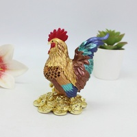 SHINNYGIFTS Feng Shui Coq Statue Attirer La Richesse Bonne Chance Coq sur Argent Pièces Émaillage Technique Bureau Décoration de La Maison