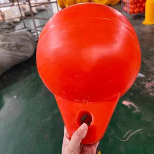 קצף צבעוני בהיר מלא אוקיינוס אזהרת כדור כדי לחסום סירות צף כדור