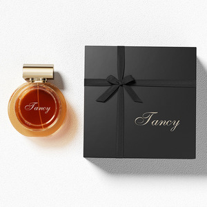 Boîtes cadeaux de luxe personnalisées avec estampage sur papier artistique, matériaux recyclés, doublure en éponge/satin - Boîte rigide pour parfum - Product Image 1