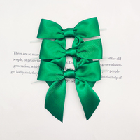 E-Magic Vente en gros OEM Nœuds en ruban de satin vert pré-noués avec attache torsadée pour emballage de boîtes cadeaux et décoration de sacs de bonbons au chocolat