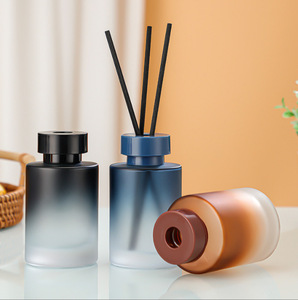 Farbverlauf-Transparente Kreisförmige Aroma-Flasche Auto-Parfüm-Diffusor Nachfüllbarer Sprühflakon Bedrucktes Glas Stilvolle Heimdekoration - Product Image 1