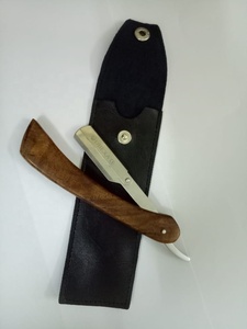 Elegant Wooden Handle Straight Cut Throat Razor with Stylish Leather <b>Pouch</b> - Product Image 4