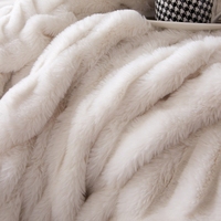 Couverture de jet de peluche de lapin en polyester de luxe personnalisée confortable en fausse fourrure avec tissu Spandex froncé Minky bébé en peluche pour l'hiver