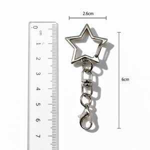 Pendentif de voiture en alliage métallique coloré en forme d'étoile, directement de l'usine, cadeau pour femme, porte-clés léger avec fermoir à pression, breloque de sac - Product Image 3