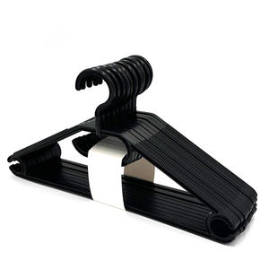 360-Grad-Drehhaken Schwarzer Kunststoff-Kleiderbügel Rutsch fester Wäsche ständer Kleiderbügel für Anzug hemd Krawatten mantel - Product Image 1