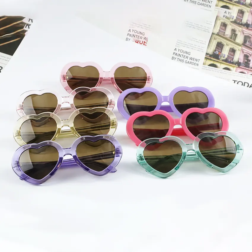 2023 Colorful Uv400 Customized Wedding Favors Fashion Women Love Heart Glasses Heart Shaped Sunglasses Wholesale