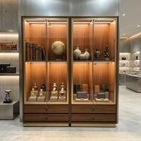 Vitrine murale personnalisée avec étagères, armoire de présentation pour boutique, placard verrouillable en placage pour sacs, montres et bijoux avec tiroirs