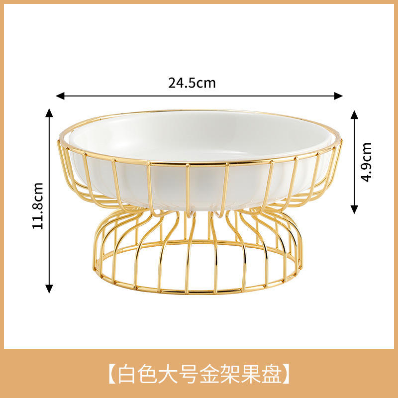 [Grande assiette blanche] en fer forgé