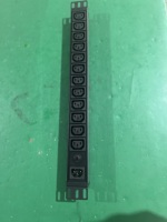 Multiprise 8 ports IEC C13 avec protection contre les surtensions intégrée, montage en rack 19 pouces, câble de 1,8 m/2,8 m, garantie de 3 ans pour les équipements informatiques