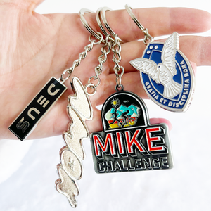 Épingles en émail métallique créatives et amusantes pour voitures, vêtements - Broche de <span class=keywords><strong>film</strong></span> de science-fiction de dessin animé, badge de col, accessoires - Imprimé - Product Image 3