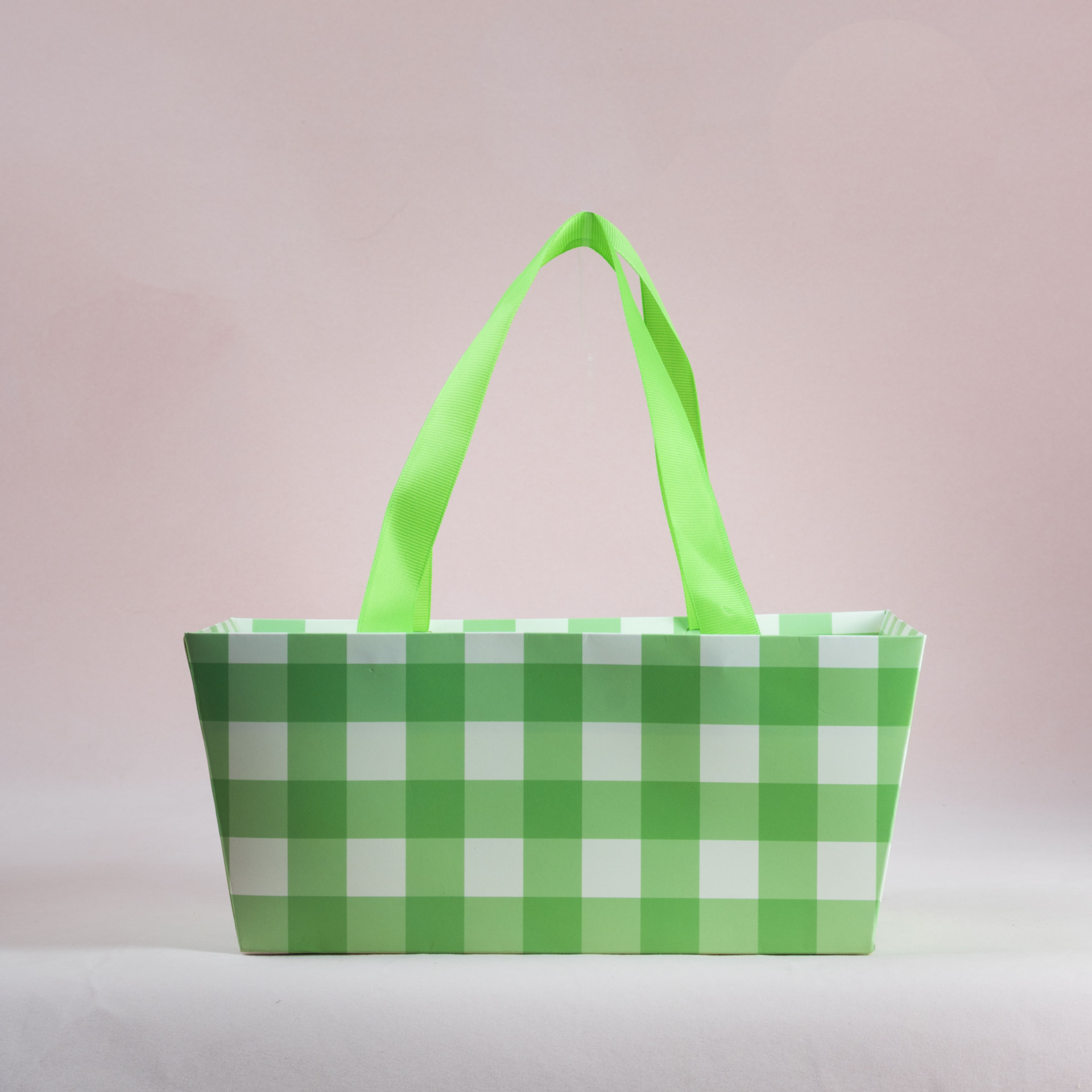 Green vertical stripe trapezoidal basket tote bag