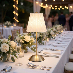 Lampada da Tavolo in Vetro con Base in Metallo, Alta Resa Cromatica CRI Ra80, Illuminazione Decorativa di Grado Commerciale per Approvvigionamento Alberghiero all'Ingrosso - Product Image 1
