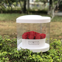 Boîte d'emballage de mariage en PVC en forme de cœur avec fleurs roses et satin