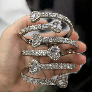 Brazalete de Cadena Cubana con Diamantes de Imitación de Lujo, Corte Esmeralda, Joyería Unisex - Marca HIP, Chapado en Oro/Oro Rosa/Plata - Product Image 3