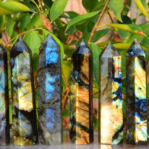 หินลาบราดอไรต์ทรงหอคอยธรรมชาติสวยงาม ขายส่ง คริสตัลขัดเงาสำหรับตกแต่งบ้าน วันวาเลนไทน์ และวันหยุด และงานประดิษฐ์เครื่องประดับ - Product Image 4