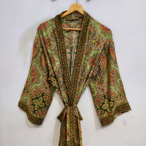 Robe kimono en patchwork de sari indien, robe longue de nuit, robe de plage, kimono en sari indien vintage recyclé fait main - Product Image 1