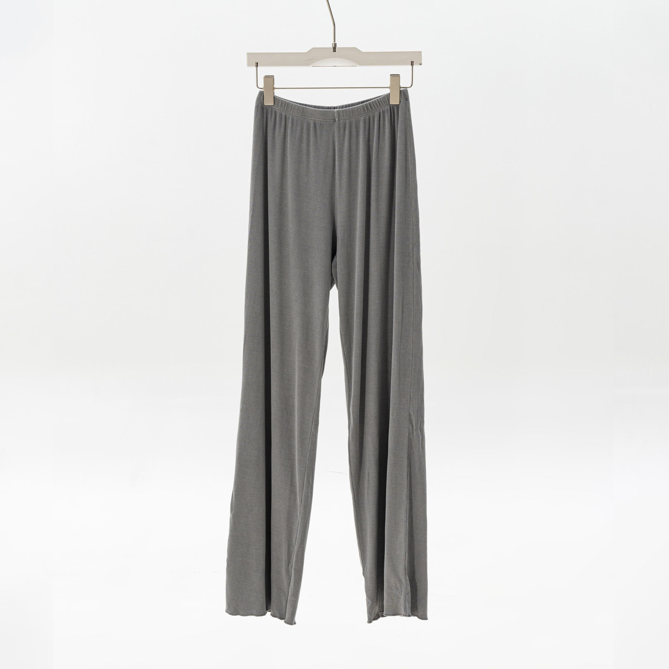 ปานกลาง-เทา