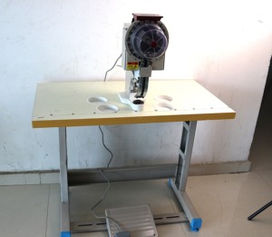 Machine de pose d'œillets automatique en gros pour porte-cartes, tablettes informatiques et bâches imperméables - Product Image 2