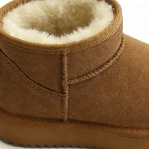 Bottes de neige en gros OEM/ODM pour femmes et filles, en cuir de vache et double face en peau de mouton, chaussures d'<span class=keywords><strong>hiver</strong></span> chaudes, logo et style personnalisés - Product Image 3
