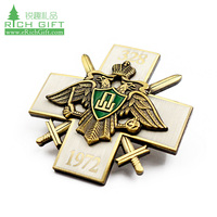 Épingles de sécurité en émail souple personnalisées sans minimum de commande, forme de dessin animé, chaplain, garde du corps d'Arabie Saoudite, mini-badges d'identification en métal, logo, béret