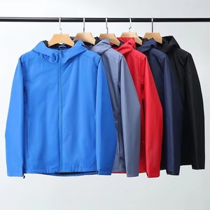 Vendita calda <span class=keywords><strong>Giacca</strong></span> da <span class=keywords><strong>uomo</strong></span> impermeabile da trekking da <span class=keywords><strong>uomo</strong></span> traspirante sottile antivento <span class=keywords><strong>giacca</strong></span> antipioggia con colletto con cappuccio chiusura a cerniera - Product Image 1