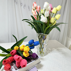 Meici Vente en gros <span class=keywords><strong>de</strong></span> bouquets <span class=keywords><strong>de</strong></span> <span class=keywords><strong>fleurs</strong></span> <span class=keywords><strong>de</strong></span> tulipes artificielles à 5 têtes, petits et bon marché, pour mariage et décoration <span class=keywords><strong>de</strong></span> Noël - Product Image 5