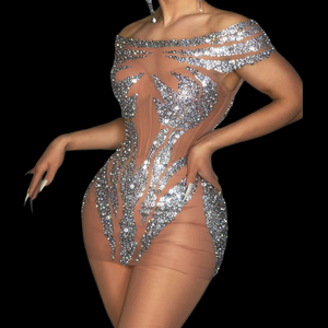 فستان عشاء مثير مكشوف الكتفين لحفلات أعياد الميلاد فستان حفلات قصير للنساء يُظهر ما تحته من الترتر وحجر الراين فستان حفلات موسيقية - Product Image 1