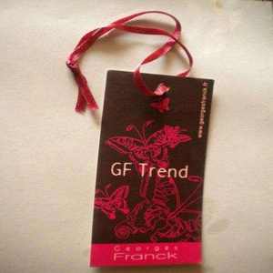 Étiquettes suspendues en papier imprimé pour vêtements, chaussures et accessoires, avec fenêtre de prix et attache chaîne pour usage en magasin - Product Image 2