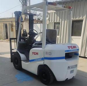 Montacargas Diésel Usado TCM FD30 de 3 Toneladas - Excelente Estado, Desplazador Lateral Hidráulico, Neumáticos Sólidos, Mástil de Dos Etapas - Product Image 2
