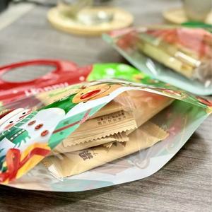 Hot Selling Festive Christmas Themed Portable Handle Plastic <strong>Bags</strong> for Snack Candy Gift Packaging in <strong>Holiday</strong> Party Retail Store - Product Image 2