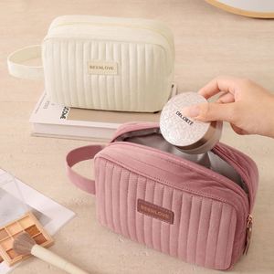 Sac de maquillage et de soins capillaires pour femme, personnalisable, à rayures et à carreaux, en velours, avec fermeture éclair - Product Image 1