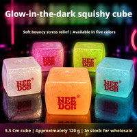 Needoh Squishy Needoh Luminous Pinch Box Jouet de décompression à rebond lent 5 couleurs au choix Aurora Ice Cube Outil utile pour