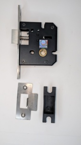 Loquet bébé de 45 mm en fer avec plaques avant et latérales en acier inoxydable 304, finition thermolaquée pour porte d'armoire, placard, armoire - Product Image 5