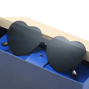 Lunettes de soleil unisexes pour hommes et femmes, style rétro, grande monture, de marque, design personnalisé, en forme de cœur, sans monture - Product Image 3