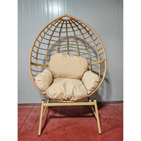 Chaise longue extérieure en osier brun d'intérieur extérieur avec cadre en métal durable de coussin beige