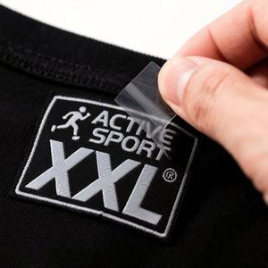 Étiquettes personnalisées imprimées avec logo pour vêtements, en gros, lavables, flexibles, pour tour de cou, thermocollantes, en tissu, sur mesure - Product Image 5