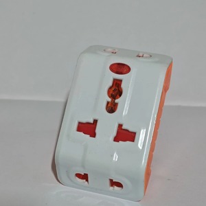Adaptateur de voyage Apex, norme européenne britannique, 100-240V, matériau ABS, prise universelle avec voyant lumineux pour utilisation internationale - Product Image 3