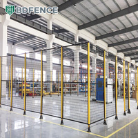 Clôture de protection robotisée en acier à faible teneur en carbone pour système d'alimentation automatisé avec panneaux thermolaqués et conception de disposition d'atelier adaptable