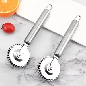Cortador de Raviolis de Acero Inoxidable, 1 Pieza, Nuevo, Perfecto para Cortar, Sellar y Rizar Pasta Fresca y Masa de Repostería - Product Image 5