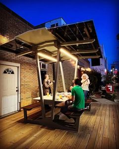 Banc d'extérieur moderne à énergie solaire avec écran <span class=keywords><strong>LED</strong></span> Banc <span class=keywords><strong>de</strong></span> bus en métal avec port <span class=keywords><strong>de</strong></span> charge et toit pour parcs et centres commerciaux - Product Image 6