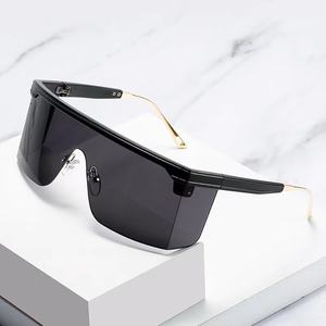 <span class=keywords><strong>2025</strong></span> новые цельные солнцезащитные очки оптом дешевые большие размеры квадратные оттенки классические модные солнцезащитные очки - Product Image 4