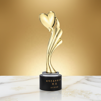 Trofeo Personalizado en Forma de Corazón con Plumas, Hecho a Mano en Resina, Impreso con UV, para Presentaciones de Desfiles de Moda y Recuerdos