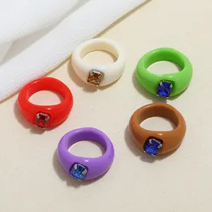 Großhandel 2021 koreanische Frauen Neon Harz Fingerringe Mode geometrische Harz Ring bunte Diamant Kunststoff Ringe für Mädchen